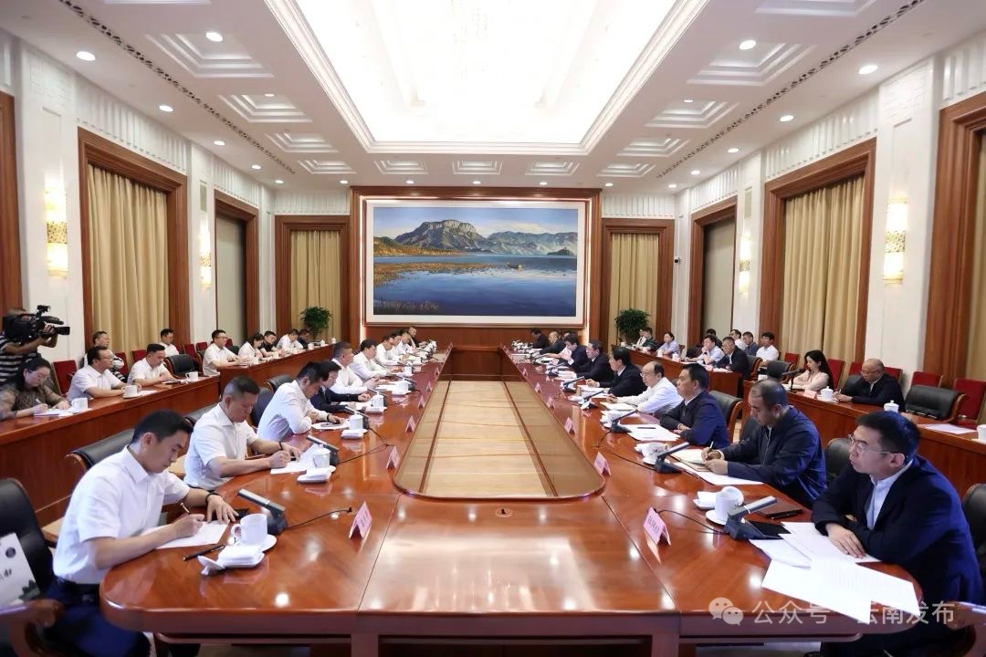 省委副书记省长王予波与浙商总会企业家座谈