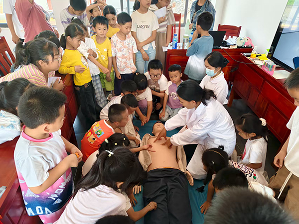 4.振太镇：情暖童心，紫马街爱心托管班开班(1).jpg