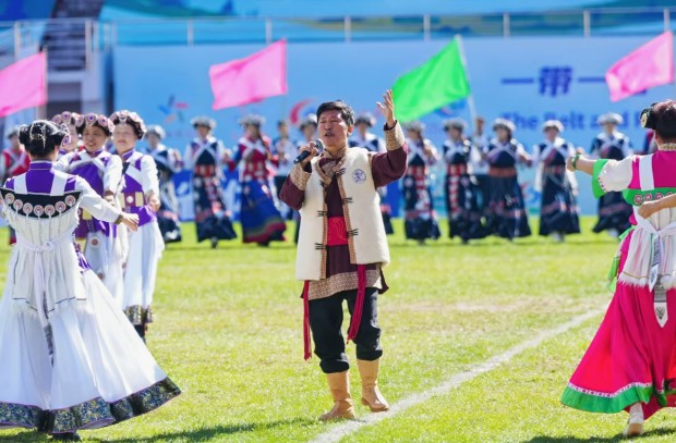 “一带一路”·2025第二届“天雨流芳”丽江青少年足球邀请赛举行