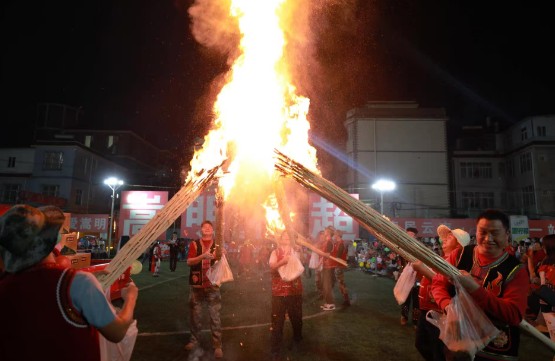 昆明嵩明县科技与传统点燃绿茵激情