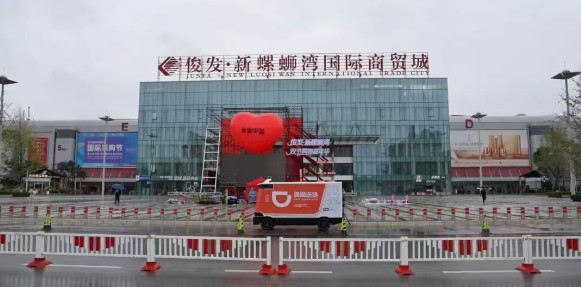 昆明官渡区启动“人工智能+物流配送”新模式 无人车破解城市物流“最后一公里”