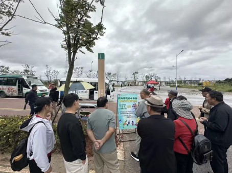 昆明公交集团以“诗意接驳”点亮滇池草海浮桥双节之旅