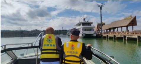 ‌昆明市滇池管理局水面综合执法人员： 24小时守护 为滇池筑起“防护网”