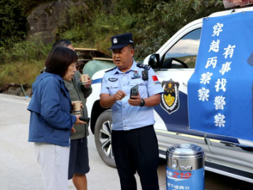 ‌一杯警“茶”暖边疆 海外游子感国恩