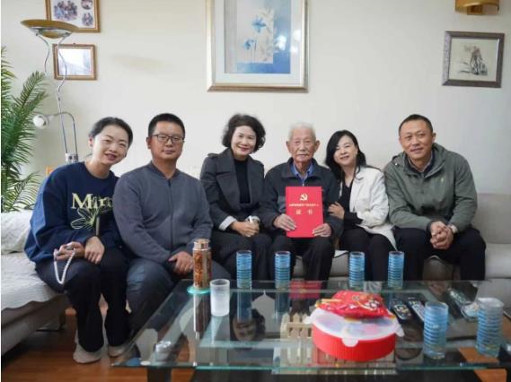 ‌省广电局百岁离休党员董抱朴获省级表彰